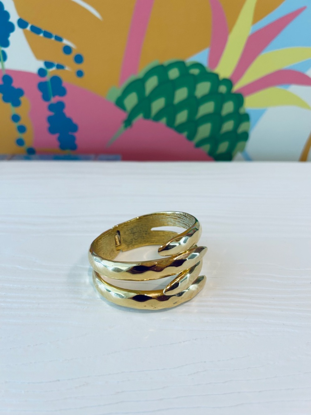 Vintage Women's Hammered Hinged Bracelet Gold-Tone Modernist Clamper - Picture 2 of 4